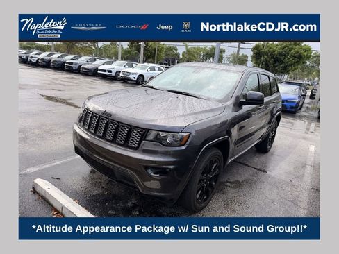Used 2021 Jeep Grand Cherokee Laredo X image 1