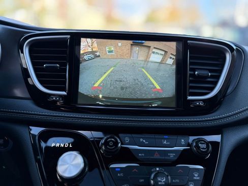 New 2026 Chrysler Pacifica Select image 33