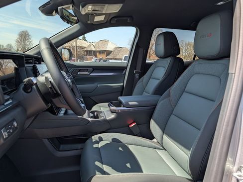 New 2026 GMC Terrain AT4 w/ Technology Package II AWD/4WD image 38