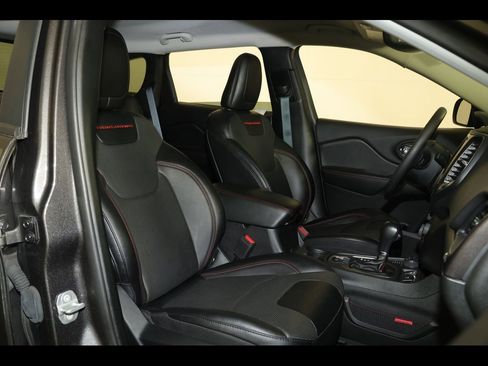 Used 2022 Jeep Cherokee Trailhawk w/ Premium Leather Package image 27