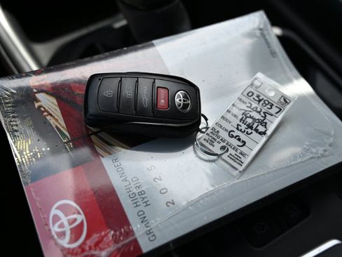 Used 2025 Toyota Grand Highlander AWD Hybrid image 38