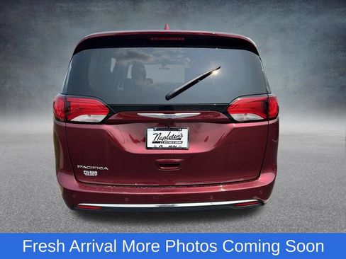 Used 2018 Chrysler Pacifica Touring Plus FWD image 5