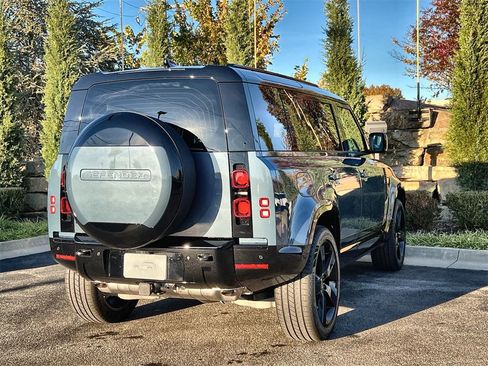 Used 2025 Land Rover Defender 110 X-Dynamic SE image 5