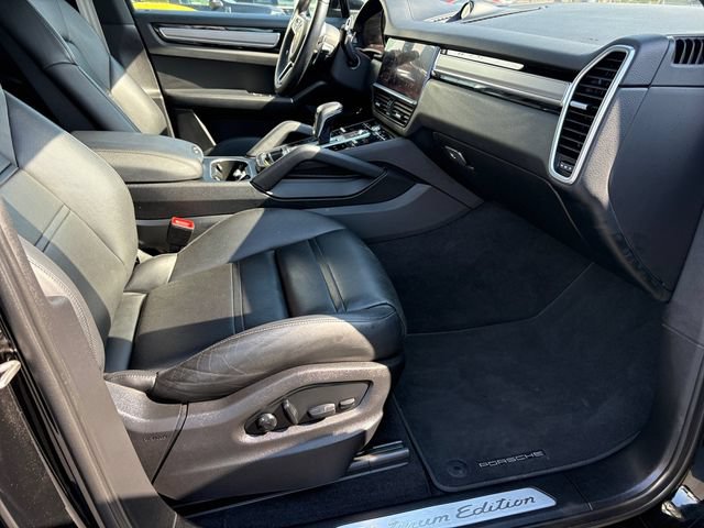 Used 2023 Porsche Cayenne Platinum Edition AWD/4WD image 25