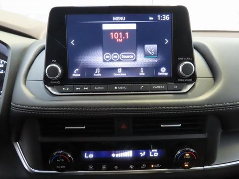 Used 2023 Nissan Rogue SV image 25