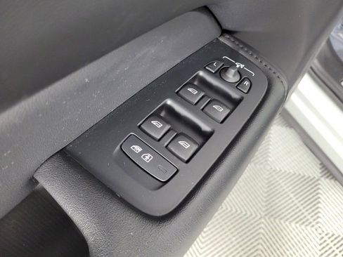 Used 2023 Volvo XC60 T8 Plus w/ Climate Package image 27