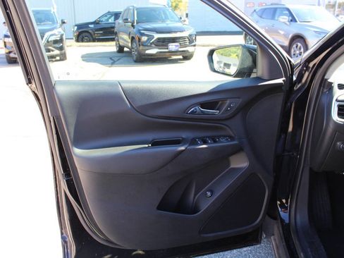 Used 2023 Chevrolet Equinox LT w/ Driver Convenience Package image 17