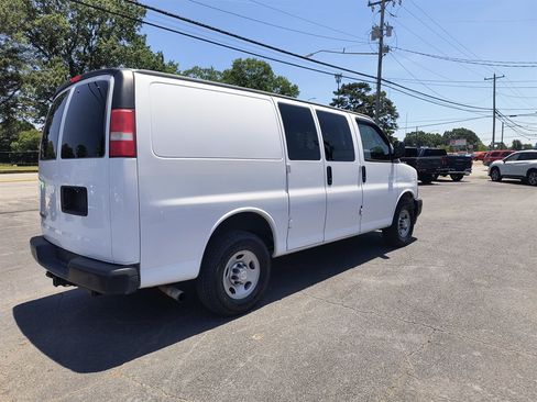 Used 2017 Chevrolet Express 2500 RWD image 5