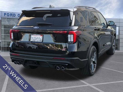 Used 2025 Ford Explorer ST image 4