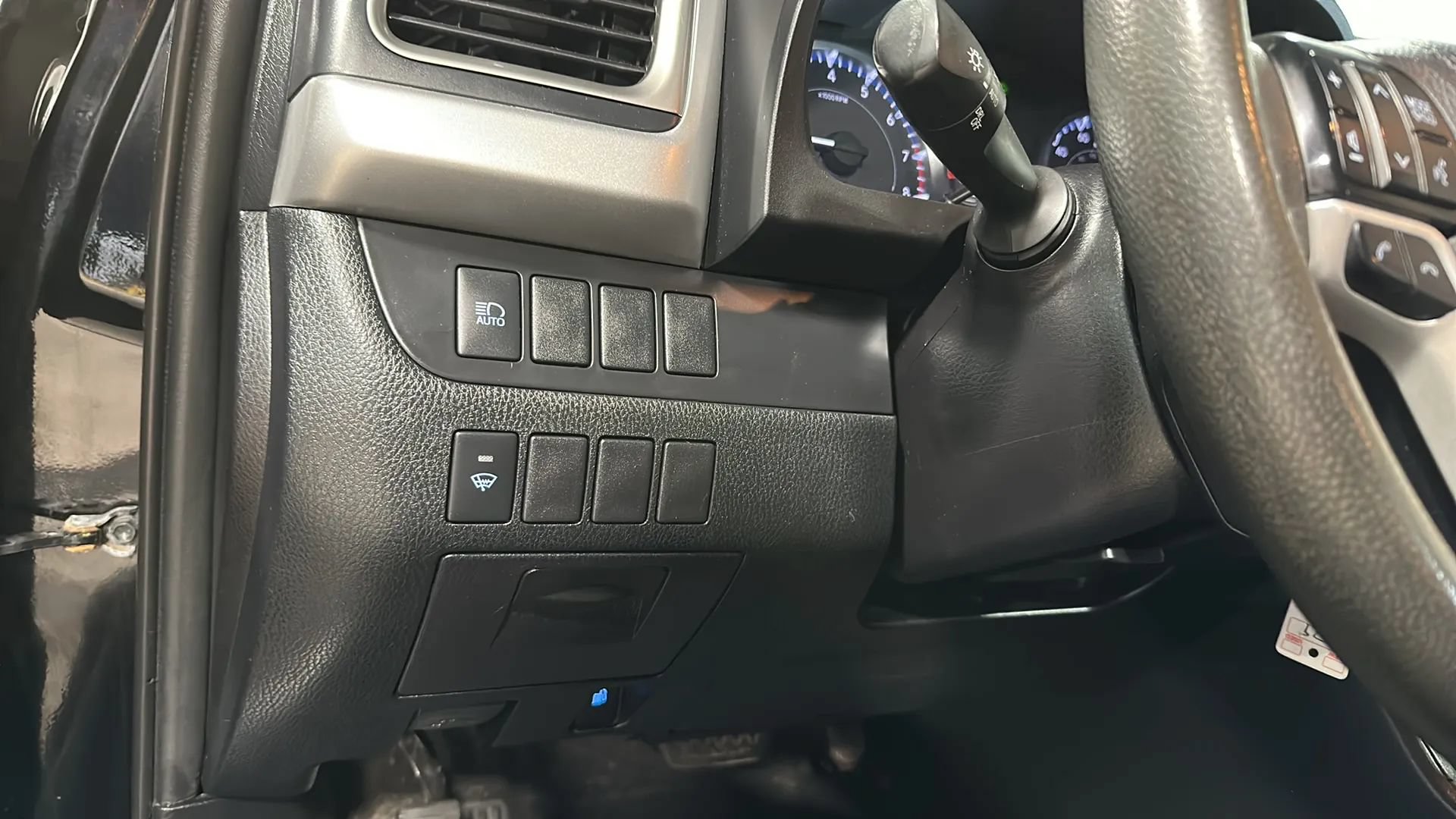 Used 2019 Toyota Highlander LE AWD/4WD image 29