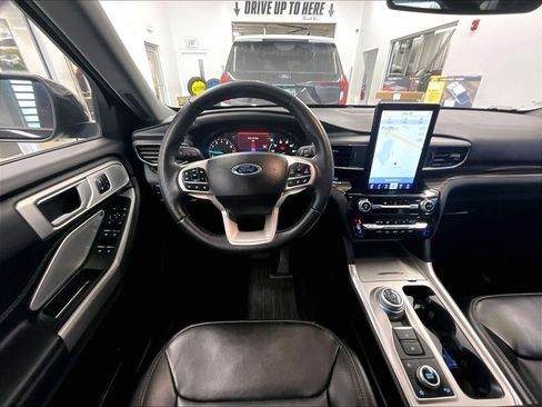Used 2023 Ford Explorer Limited w/ Limited Technology Package AWD/4WD image 18