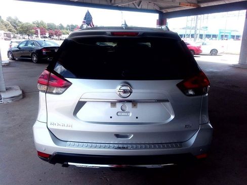 Used 2020 Nissan Rogue SV FWD image 6