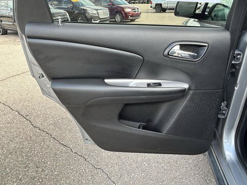 Used 2017 Dodge Journey SE w/ Flexible Seating Group FWD image 14