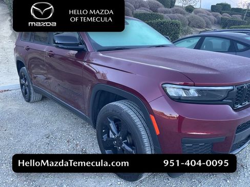 Used 2025 Jeep Grand Cherokee L Laredo RWD image 1