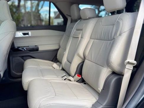 Certified 2023 Ford Explorer Platinum w/ Technology Package image 24