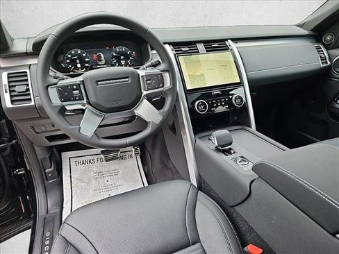 Certified 2024 Land Rover Discovery Dynamic SE image 11