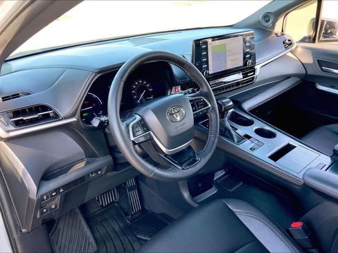 Certified 2024 Toyota Sienna XLE Woodland Edition AWD/4WD image 17