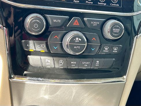 Used 2021 Jeep Grand Cherokee Limited image 16