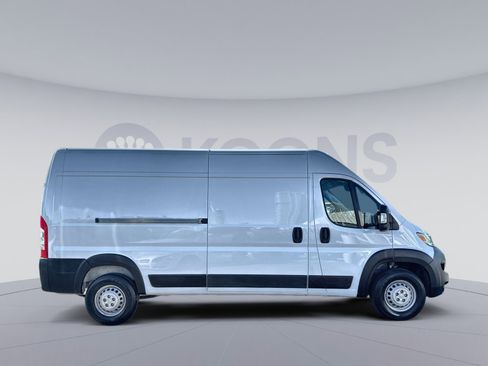Used 2024 RAM ProMaster 2500 w/ Convenience Group image 8