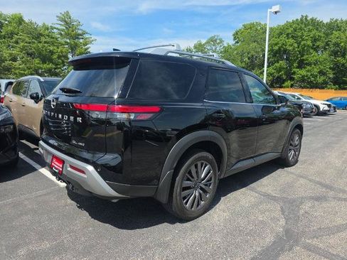 Certified 2025 Nissan Pathfinder SL w/ SL Premium Package AWD/4WD image 4
