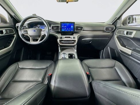 Used 2022 Ford Explorer XLT w/ Equipment Group 202A image 30