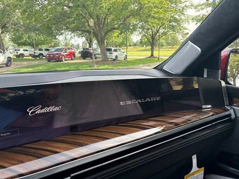 Used 2026 Cadillac Escalade ESV Platinum Sport w/ LPO, ONYX Package AWD/4WD image 18