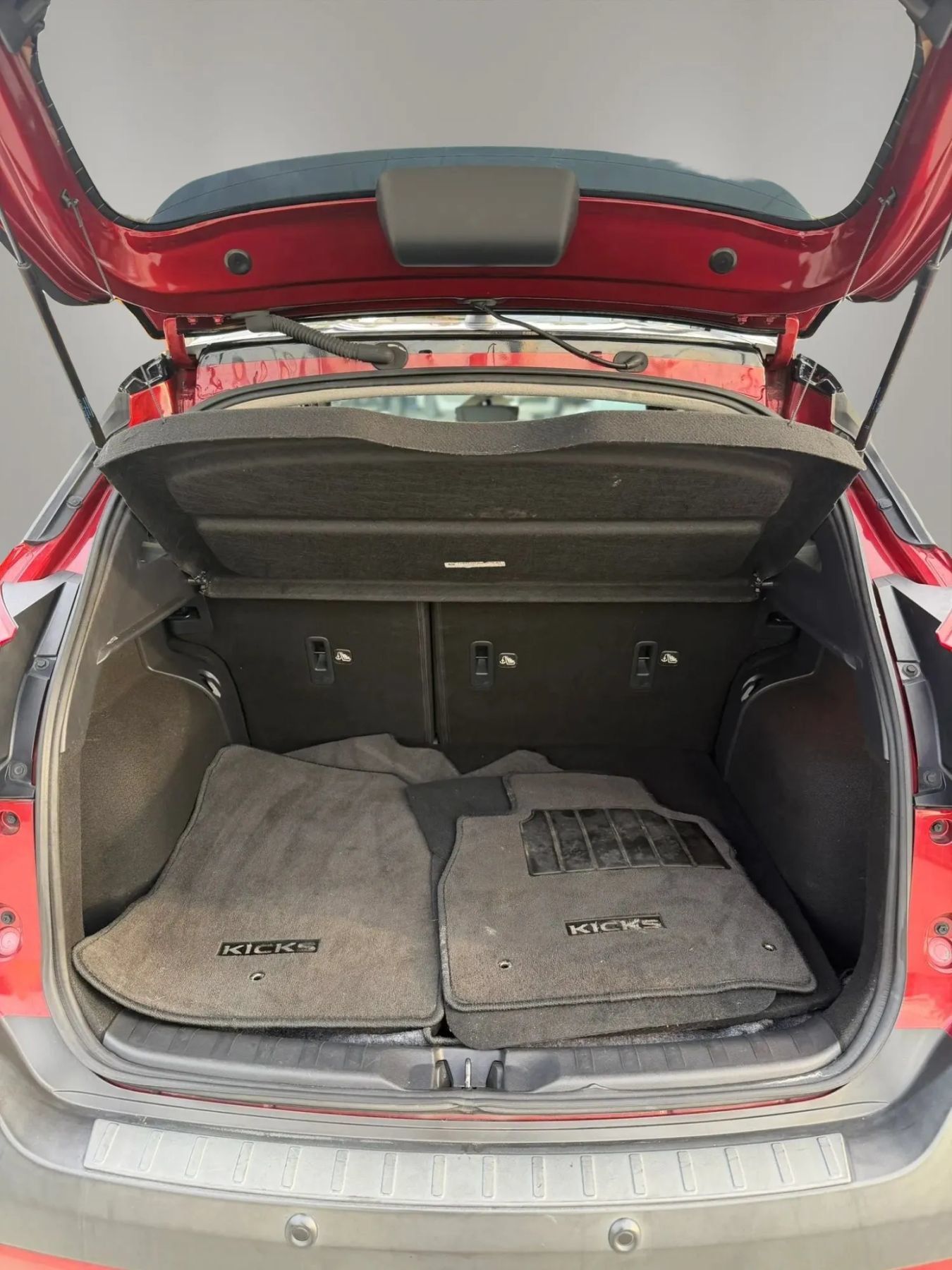 Used 2020 Nissan Kicks SR w/ SR Premium Package FWD image 9