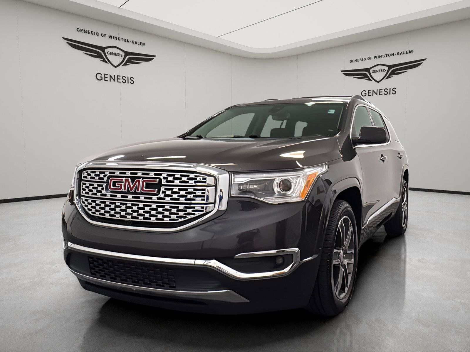 Used 2018 GMC Acadia Denali w/ Technology Package AWD/4WD image 1