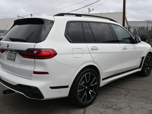 Used 2022 BMW X7 xDrive40i w/ M Sport Package AWD/4WD image 9
