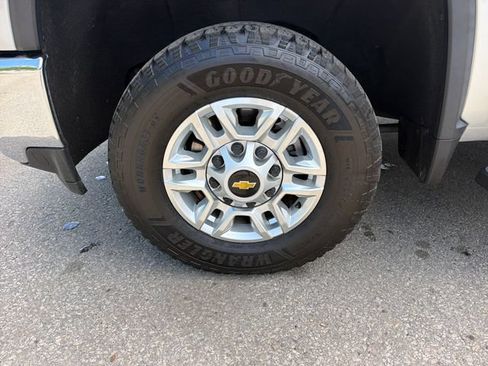 Used 2020 Chevrolet Silverado 2500 LT w/ Fleet Comfort Package AWD/4WD image 31