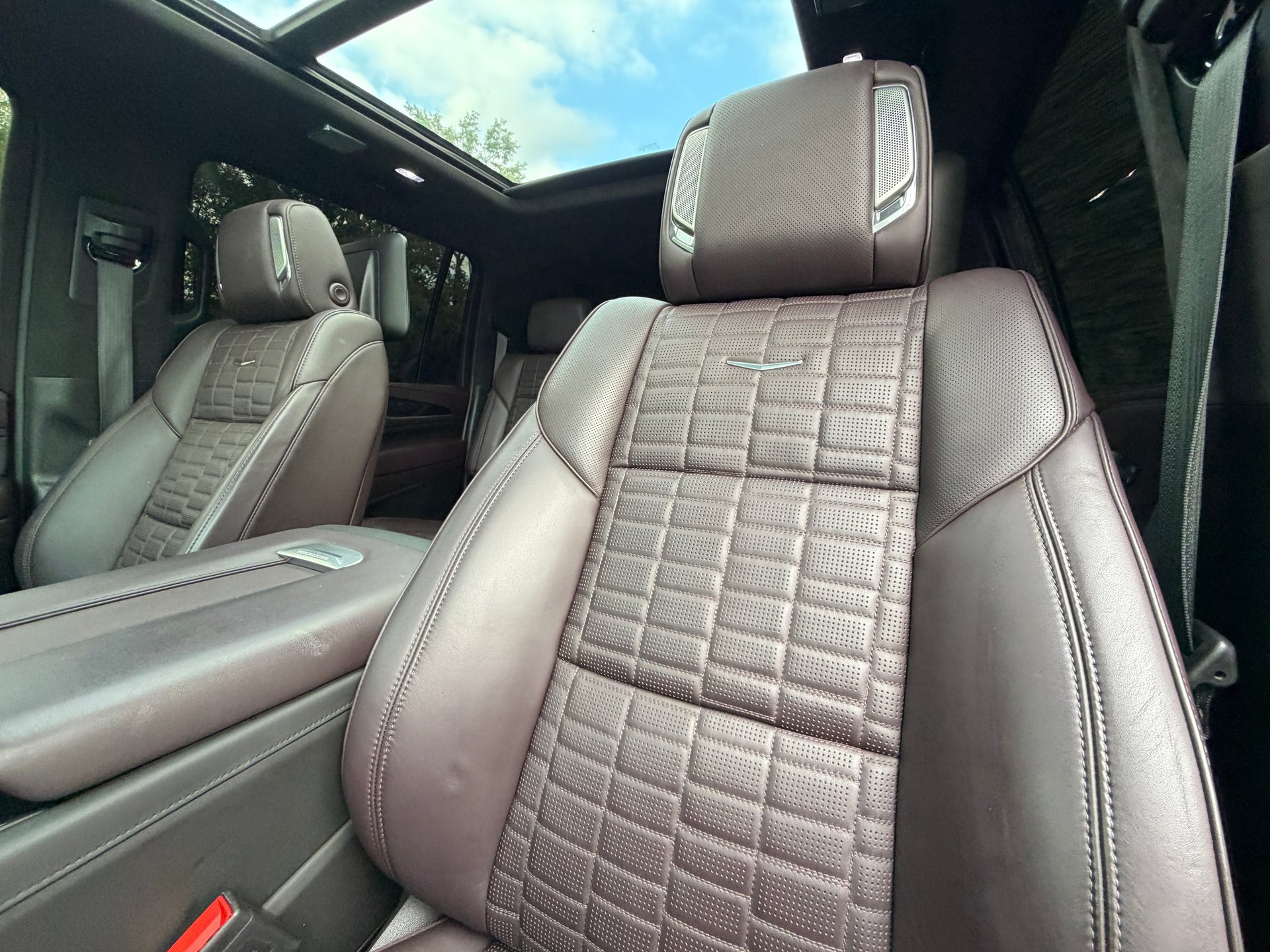 Used 2024 Cadillac Escalade ESV V w/ LPO, ONYX Package AWD/4WD image 34
