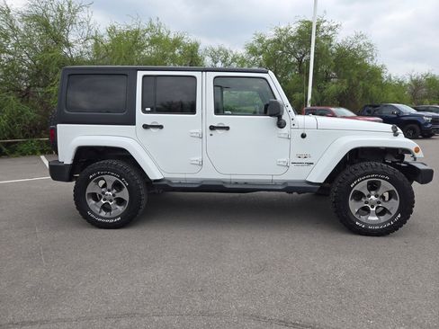Used 2018 Jeep Wrangler Unlimited Sahara AWD/4WD image 2