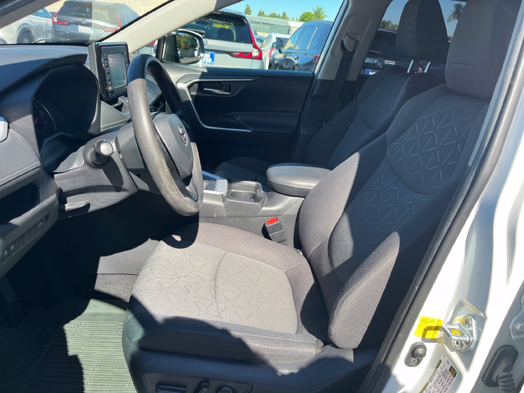 Used 2021 Toyota RAV4 XLE w/ Convenience Package FWD image 9