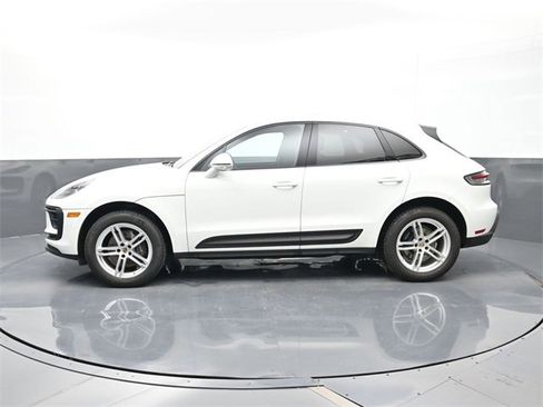 Used 2024 Porsche Macan image 2