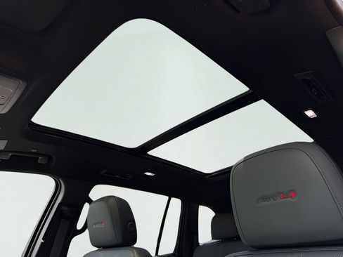 New 2026 GMC Acadia AT4 w/ Luxury Package AWD/4WD image 10