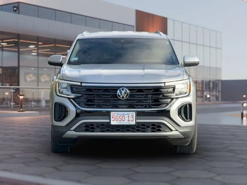 Used 2025 Volkswagen Atlas Cross Sport SE image 8