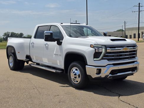 New 2026 Chevrolet Silverado 3500 LTZ w/ LTZ Plus Package AWD/4WD image 3