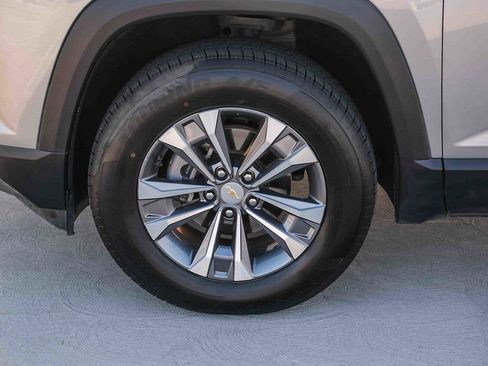 Used 2025 Chevrolet Equinox LT w/ Convenience Package II AWD/4WD image 9