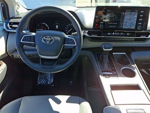 Certified 2024 Toyota Sienna XLE w/ XLE Plus Package AWD/4WD image 12