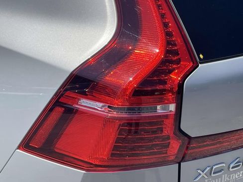 Used 2023 Volvo XC60 B5 Core w/ Climate Package AWD/4WD image 8