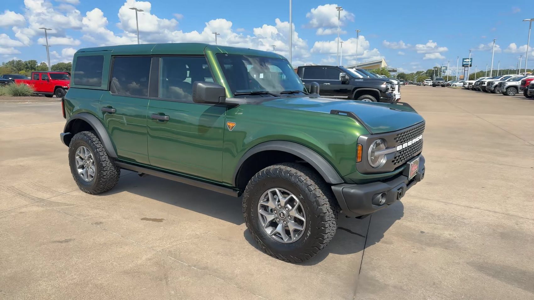 Used 2025 Ford Bronco Badlands AWD/4WD image 3