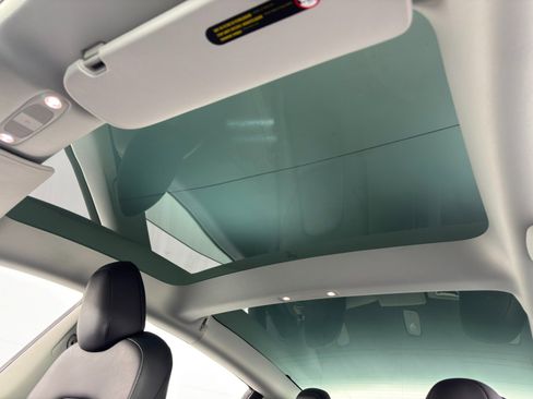 Used 2023 Tesla Model 3 Standard Range image 11