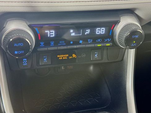 Used 2019 Toyota RAV4 XLE w/ Convenience Package image 16