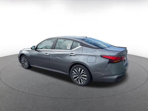 Used 2025 Nissan Altima 2.5 SV FWD image 11