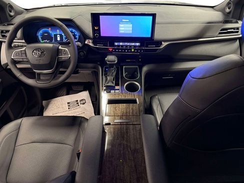Used 2026 Toyota Sienna Limited AWD/4WD image 21