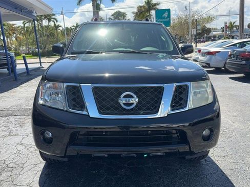 Used 2010 Nissan Pathfinder SE image 8