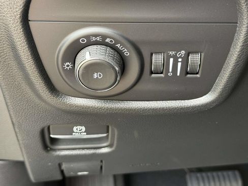 Used 2025 Jeep Grand Cherokee Limited AWD/4WD image 23