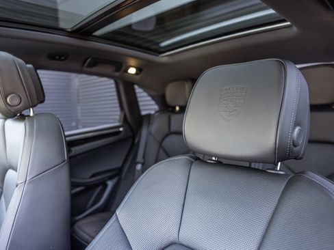 Certified 2023 Porsche Macan S AWD/4WD image 14