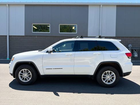 Used 2018 Jeep Grand Cherokee Laredo AWD/4WD image 10