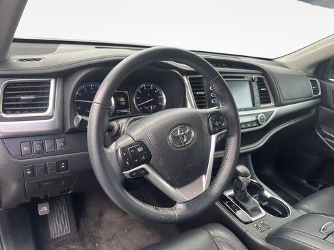 Used 2018 Toyota Highlander XLE FWD image 10